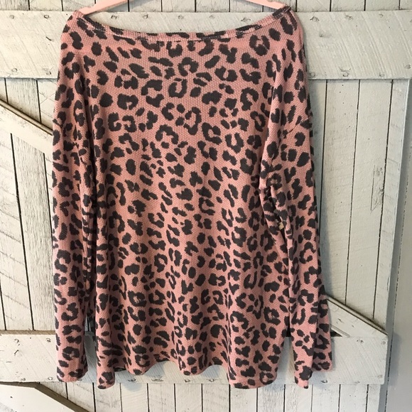 Boutique Animal Print Color Block V Neck Top - Picture 9 of 9